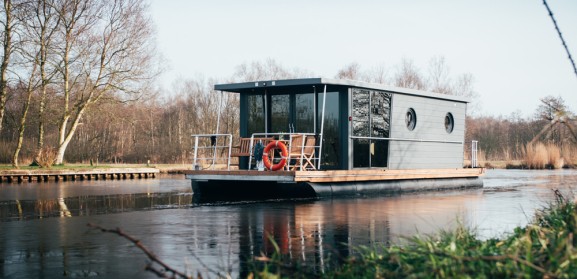 houseboat-dordrecht.jpg